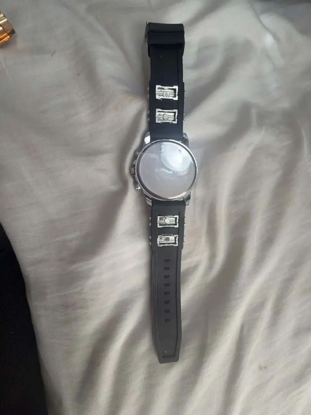 Mony Dragon Men's Black Silicone Strap Chunky Quartz Wristwatch with Silver Beze